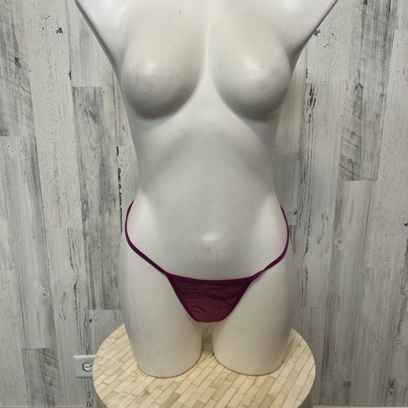 Lingerie - Picture 4 of 7